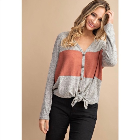 NEW! Color Block Knit Top! - Picture 4 of 5